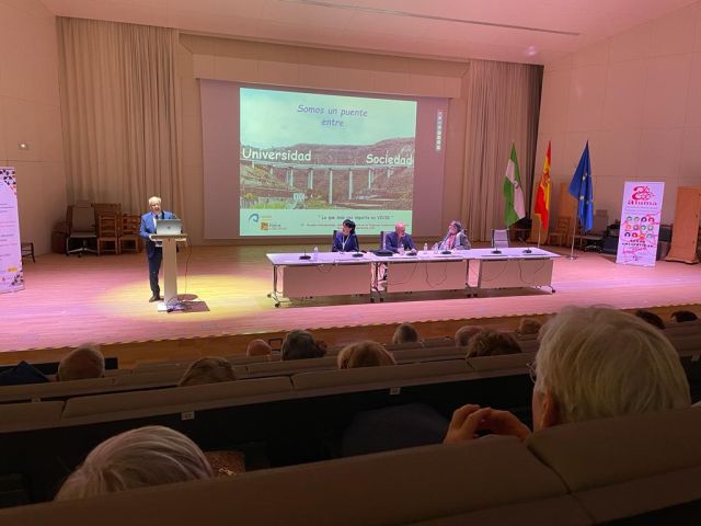 XX JORNADAS INTERNACIONALES SOBRE ASOCIACIONISMO EN LOS PROGRAMAS UNIVERSITARIOS DE MAYORES. GRANADA, foto 2